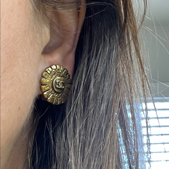 Authentic Chanel clips earrings - Picture 7 of 8